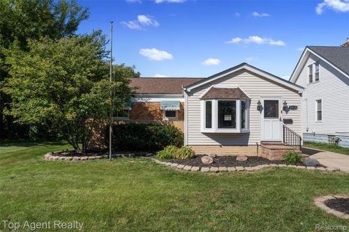 22535 Lanse St, Saint Clair Shores, MI, 48081-2609 | Card Image