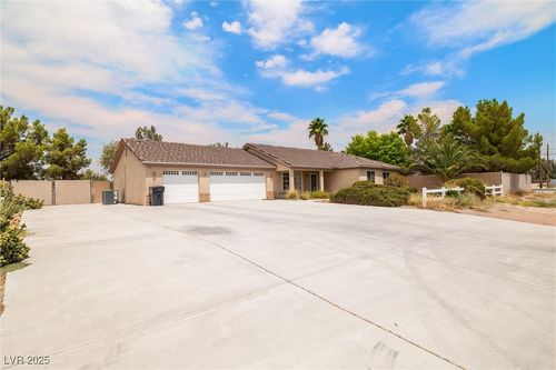 30 Diamond Bar Rd, Pahrump, NV, 89048-0828 | Card Image