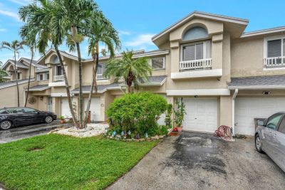 2043 Discovery Cir, Townhouse with 2 bedrooms, 2 bathrooms and null parking in Deerfield Beach FL | Image 1