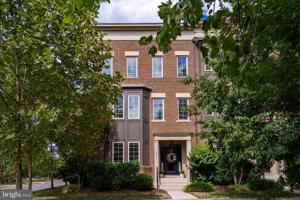 Rachels Row Ter, Brambleton, VA 20148