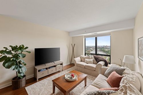 2501-100 3rd Ave S, Minneapolis, MN, 55401-2721 | Card Image