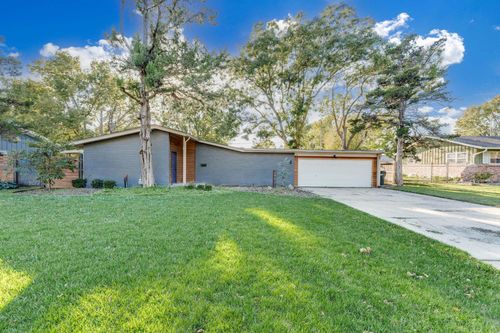 2463 N Coolidge Ave, Wichita, KS, 67204-5615 | Card Image