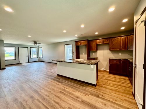 209 34th Ave W, Spencer, IA, 51301-2312 | Card Image