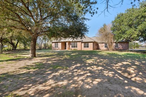 417 W Morgan St, Franklin, TX, 77856-4867 | Card Image