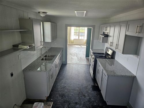 1-208 W 2nd St, Sweeny, TX, 77480-3024 | Card Image