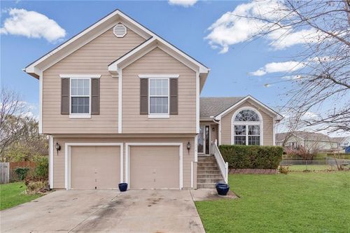 304 Givan Ct, Belton, MO, 64012-2386 | Card Image