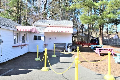 719 State Rd, Westport, MA, 02790-2830 | Card Image