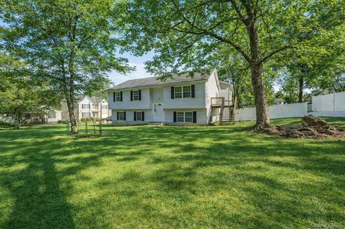 25 Clinton St, Middletown, NY, 10940-6323 | Card Image