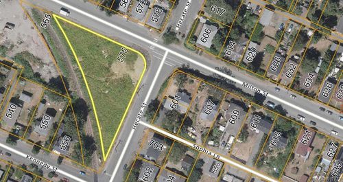 575 Milton St, Nanaimo, BC, V9R2L2 | Card Image