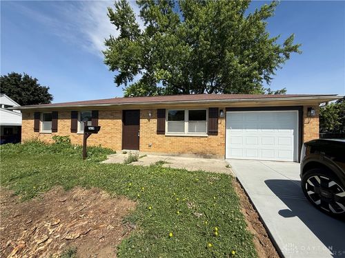7619 Bassett Dr, Huber Heights, OH, 45424-2104 | Card Image
