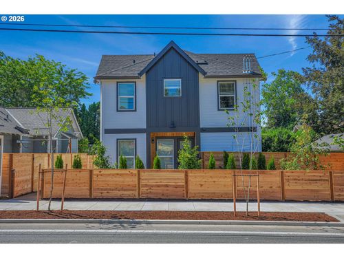 8426 E Burnside St, Portland, OR, 97216-1061 | Card Image