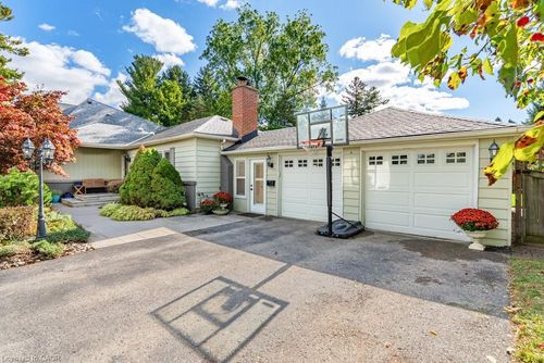 32 Parker Ave, Ancaster, ON, L9G1A7 | Card Image