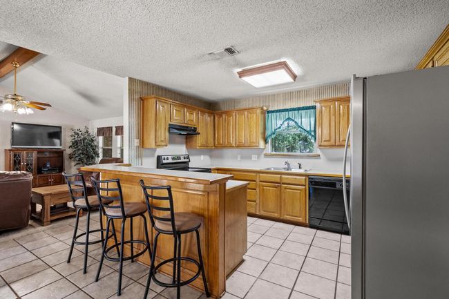 9400 Timbercreek Dr, House other with 3 bedrooms, 2 bathrooms and null parking in Bonham TX | Image 9