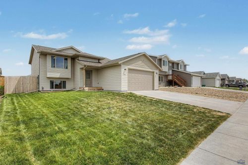 420 Yelner Dr, BOX ELDER, SD, 57719-8031 | Card Image