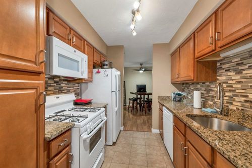 apt-43-210 Brook Village Rd, Nashua, NH, 03062-2739 | Card Image