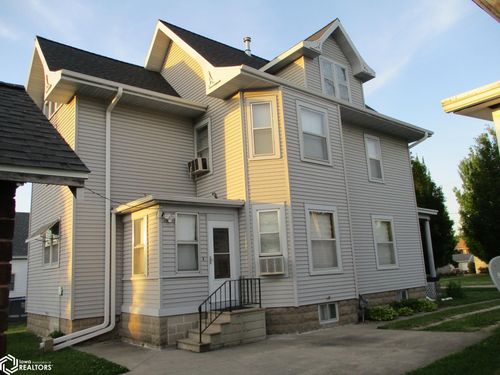 609 Crisman St, Dysart, IA, 52224-9752 | Card Image