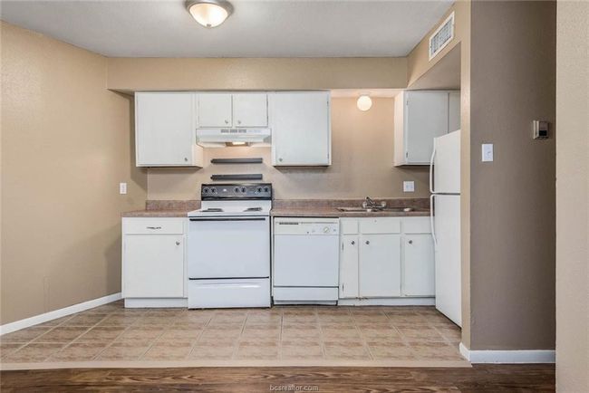 APT-25 - 3900 Old College Rd, Townhouse with 2 bedrooms, 1 bathrooms and null parking in Bryan TX | Image 5