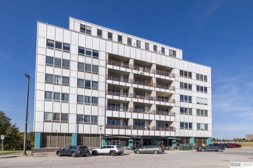 s4as4r-3000 Farnam St, Omaha, NE, 68131-3521 | Card Image