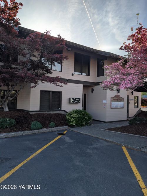 701 N 1st St, Yakima, WA, 98901-2296 | Card Image