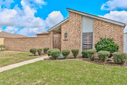 2823 Saba Ln, Port Neches, TX, 77651-5436 | Card Image