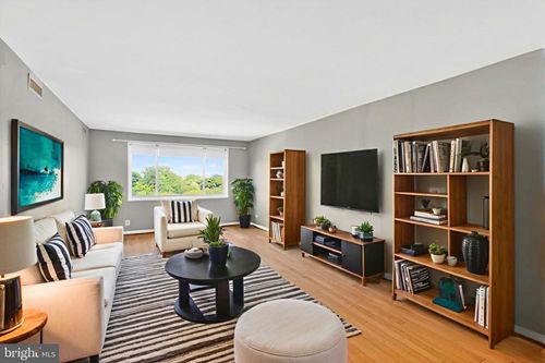 2-1004-8315 N Brook Ln, BETHESDA, MD, 20814-2666 | Card Image