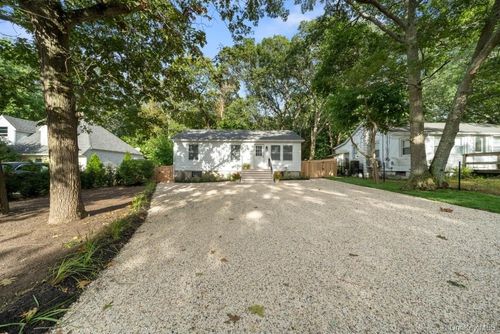72 Oak Ave, Riverhead, NY, 11901-4237 | Card Image