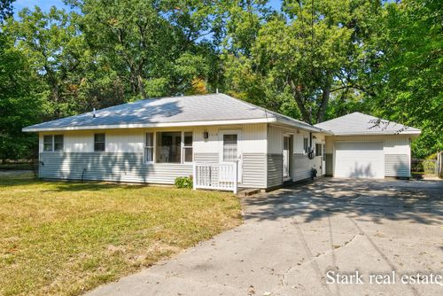 1510 Canterbury Ave, Norton Shores, MI, 49444-3240 | Card Image