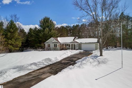6107 Jeffrey Pl, Grawn, MI, 49637-9557 | Card Image