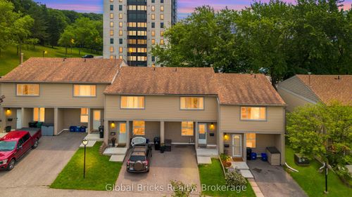 27-15 Green Valley Dr, Kitchener, ON, N2P1K7 | Card Image