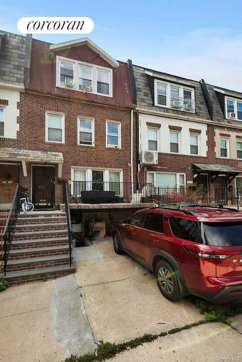 20-27 31 Street, New York, NY, 11105 | Card Image