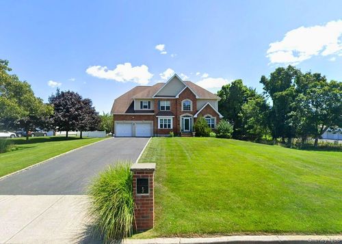 3 Mercedes Ct, East Patchogue, NY, 11772-5700 | Card Image
