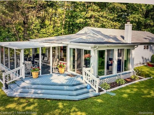 342 Russell Dr, Russell Island, MI, 48001-5032 | Card Image