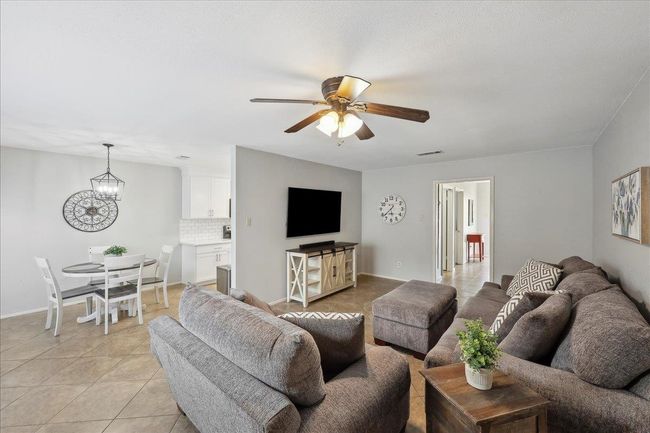 1047 Park Meadow Dr, Condo with 3 bedrooms, 2 bathrooms and null parking in Beaumont TX | Image 6