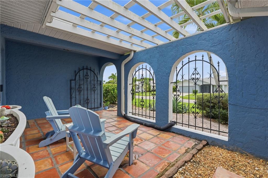 Residential in NAPLES 4