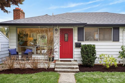 3850 49th Ave Sw, Seattle, WA, 98116-3607 | Card Image