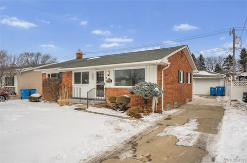 20886 Crestmont Ln, Dearborn Heights, MI, 48127-2615 | Card Image