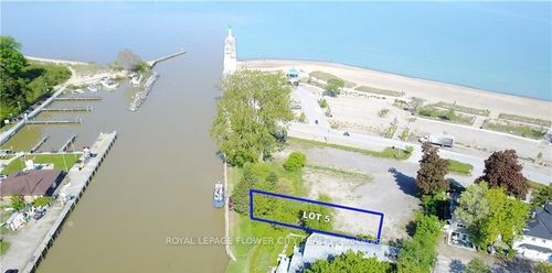 24 Government Rd, Grand Bend, ON, N0M1T0 | Card Image