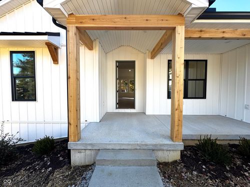 1120 Terrace Lake Rd, Columbus, IN, 47201-8942 | Card Image