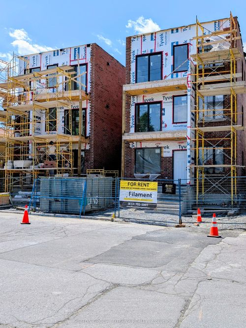 674 Rue De L'Église, Ottawa, ON, K1K3K2 | Card Image