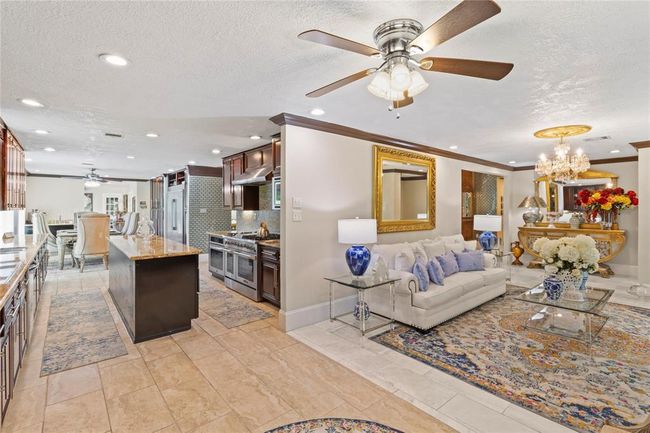 8220 Wateka Cir, House other with 4 bedrooms, 3 bathrooms and null parking in Houston TX | Image 7