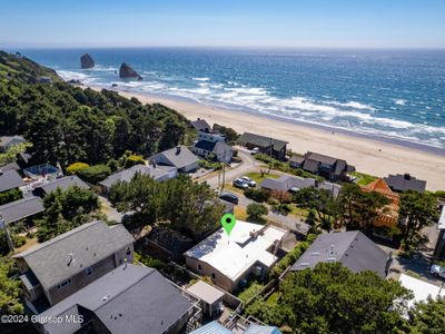 4463 Pacific Ave, House other with 2 bedrooms, 2 bathrooms and null parking in Cannon Beach OR | Image 2