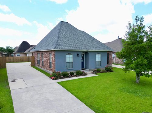 40471 Cross Creek Ave, Gonzales, LA, 70737-0716 | Card Image