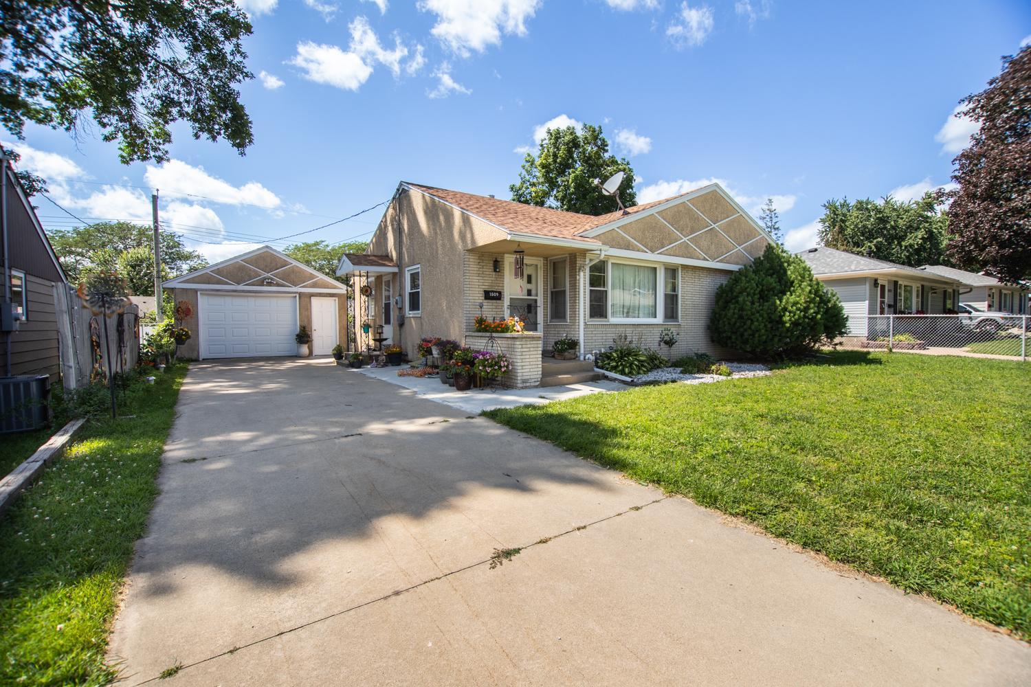 10th Ave, Rochester, MN 55906
