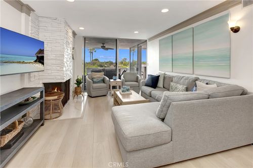 781 Avocado Ave, Corona del Mar, CA, 92625-1939 | Card Image