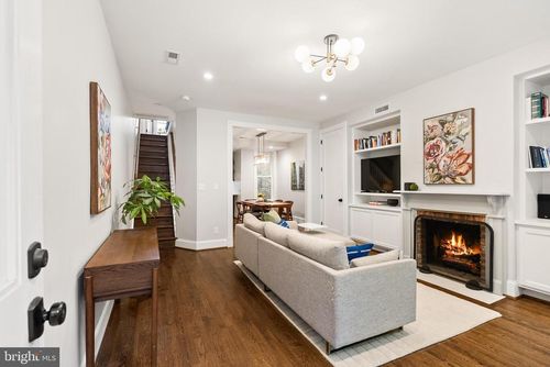 1206 D St Ne, WASHINGTON, DC, 20002-6334 | Card Image