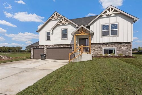 109 Se Nelson Dr, Blue Springs, MO, 64014-5243 | Card Image