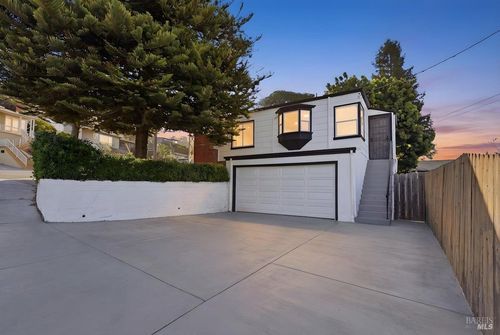 10601 Sheldon St, Oakland, CA, 94605-5321 | Card Image