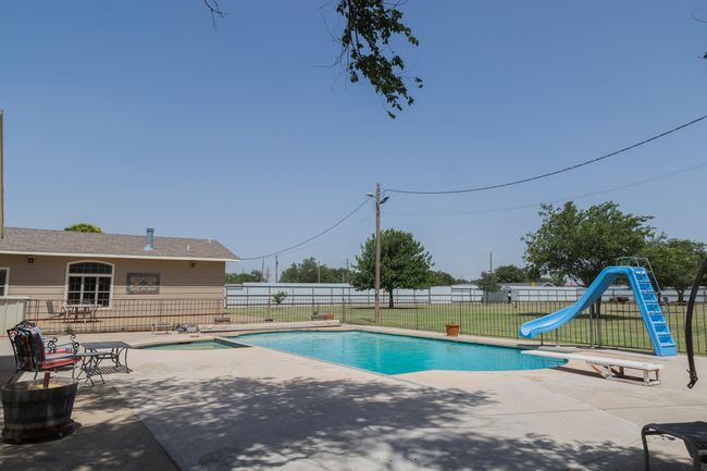 1308 W 24 Th St, House other with 4 bedrooms, 3 bathrooms and null parking in Plainview TX | Image 6