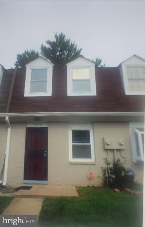 y-82-1769 Village Green Dr, LANDOVER, MD, 20785-4164 | Card Image