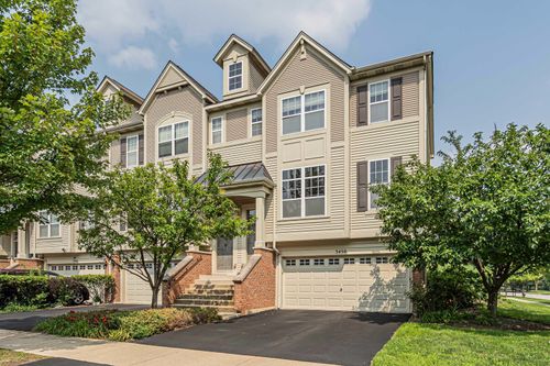 3450 Bradbury Cir, Aurora, IL, 60504-6612 | Card Image
